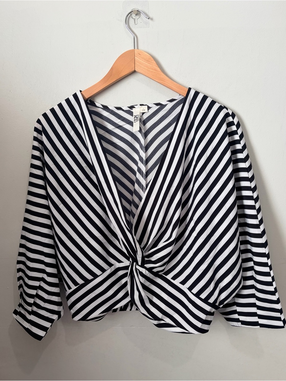 Steps New York Black White Striped Twist Front Cropped Top Size L